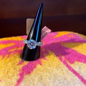 Silver plated wedding ring with diamond cubic zirconia. Size 9